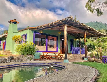 Encanto de La Luna: Casa con aguas termales privados