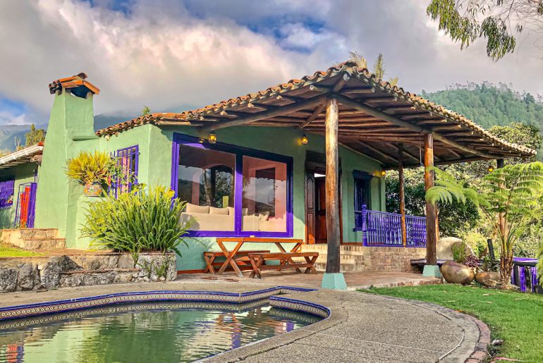 Encanto de La Luna: Casa con aguas termales privados