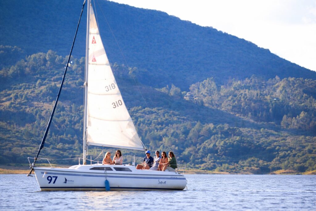 Sail, Soak & Dine in the Andes: Luxury Day Trip from Bogotá